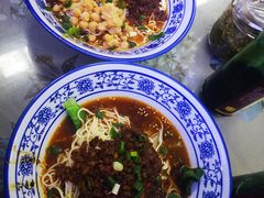 -渝之汇牛肉豌杂面