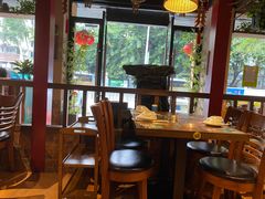 靠窗位-阿婉贵州苗家酸汤鱼(梅林店)