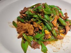 -阿瓦山寨·湘菜现炒·剁椒鱼头王(咸阳总店)