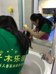 洗澡-子木乐园婴儿游泳馆(水晶港店)