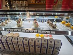面包甜点陈列柜-欢乐茶馆·木马谣剧场(南京小西湖店)