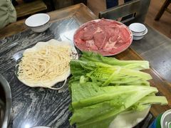 -乳仔牛牦牛汤锅 烤羊排(松潘古城店)