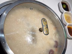 -洪氏嗨捞·广东猪肚鸡·椰子鸡火锅(西咸万象城店)
