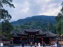 -峨眉山报国寺
