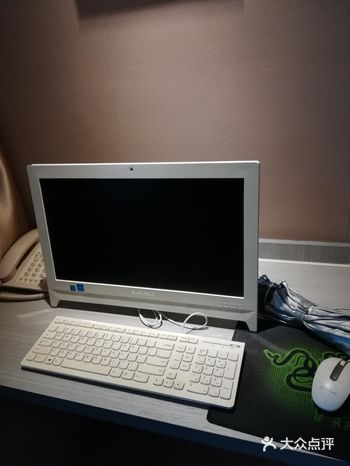 精品酒店一点也不精品，电脑上个世纪，卫生间透明