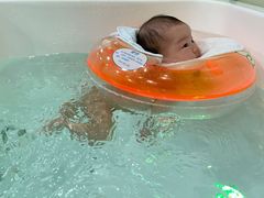 -蓝鲸奇亲子游泳俱乐部