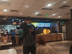 -麦当劳(上海虹桥站30B检票口楼上)
