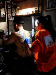 -鳌首刺青纹身 穿孔饰品店