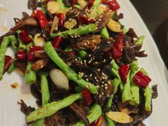 干煸豆角鹿茸菌-闫府私房菜·老字号(恒隆店)