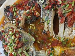 招牌剁椒鱼头-丰乐餐厅·始于1999·本地老字号