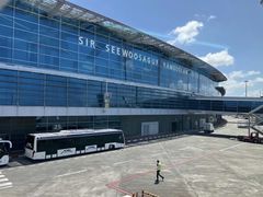 -西沃古尔·拉姆古兰爵士国际机场