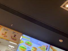 -麦当劳(上海虹桥站30B检票口楼上)