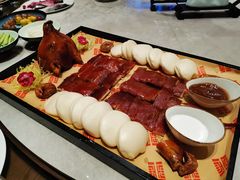 鸿运烤乳猪全体-西安高新洲际酒店•彩丰楼中餐厅