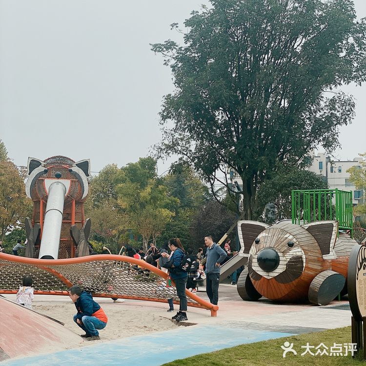山生荟，中餐为主，人均60元左右，味道还行