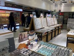 -美式眼镜·授权蔡司.依视路.尼康.豪雅.明月(人民广场店)