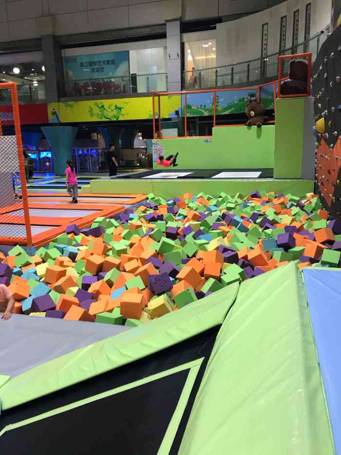 反弹蹦床公园-"去年来的,在宝龙广场里面,整体来说还行,.