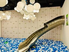 -涨巢·潮玩水疗局