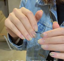-悦指间美甲美睫