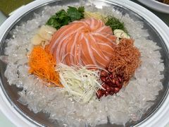 中式鱼生捞起三文鱼腩-渔文乐·海鲜大排档(壹品总店)