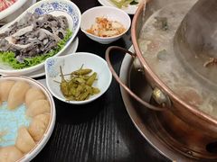 -楼外楼大刀肉传统火锅(西安大路店)