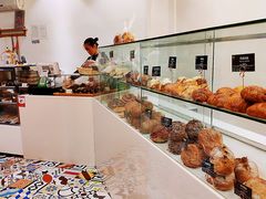 面包甜点陈列柜-老梦面包 CHEZMOREL(三源里店)