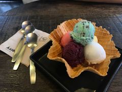 -莓园冰淇淋店