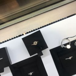 -潮宏基(大商新玛特店)