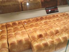 -HOT CRUSH趁热集合·现烤面包(上海环球港店)