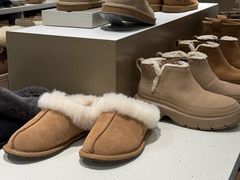 -UGG(燕莎奥特莱斯购物中心店)