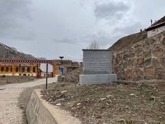 -比如骷髅墙景区