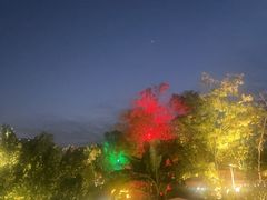 -茅草房·河畔园林火锅