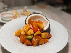 菠萝咕噜肉-金椰壳· 大厨新加坡菜(壹方城店)