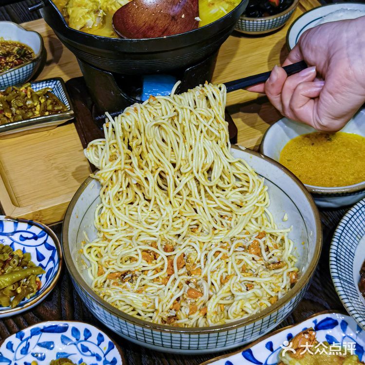 南京必吃榜🎖没吃过瀑布蟹黄面的人生是不圆满的‼️