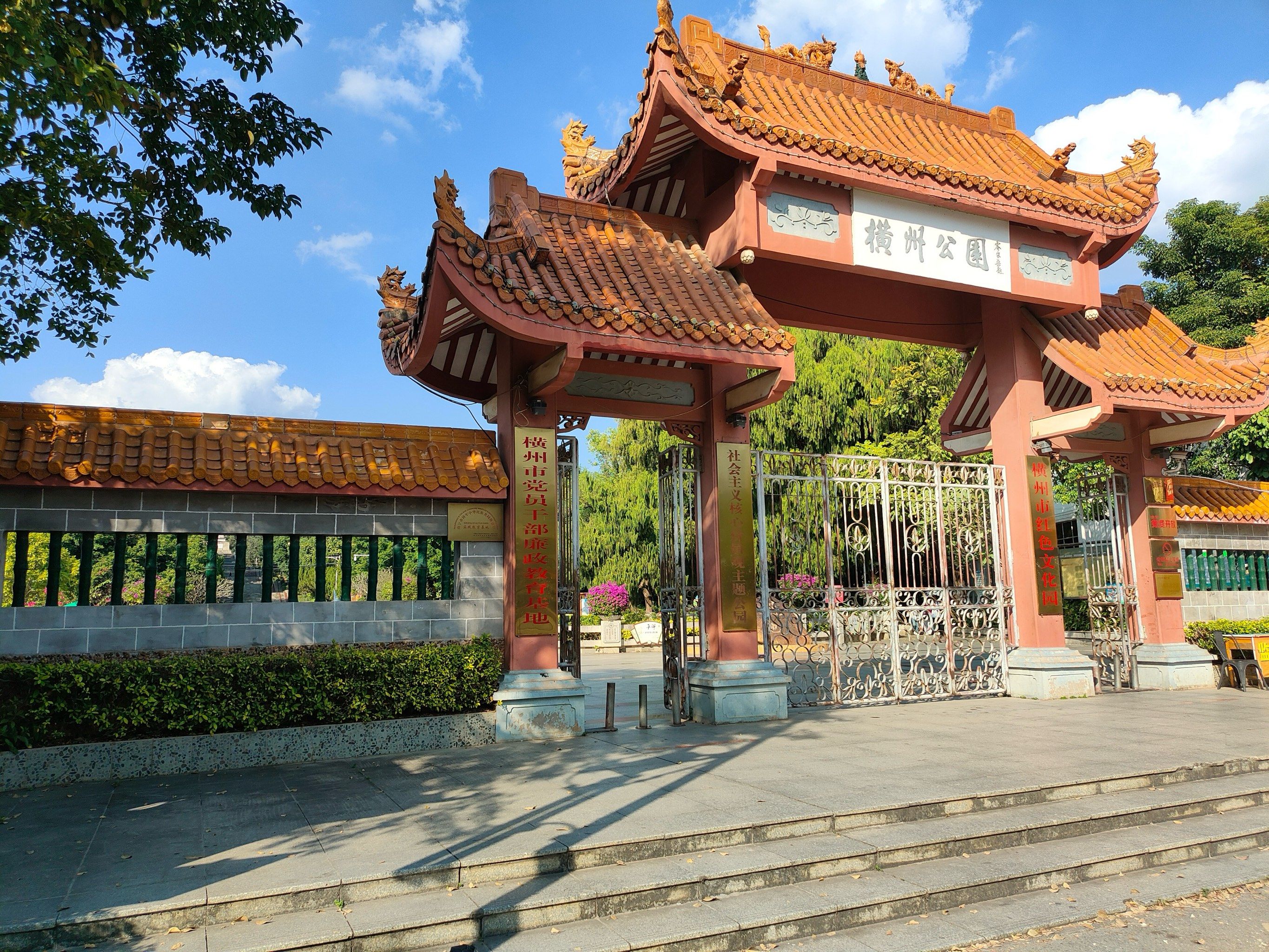 横州公园,绿树成荫,呼吸这里空气,感觉人