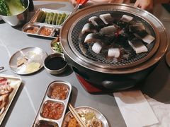 -围炉肉舍•炭烤活鳗•丹东海鲜烤肉(步行街店)