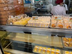 面包甜点陈列柜-鲍师傅糕点(江苏路店)