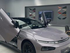 -小鹏汽车(上海静安大融城店)