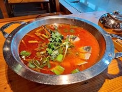 -野山舂·贵州现舂酸汤火锅(鸿通城店)