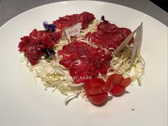 雪花果木烟熏拼盘-左庭右院鲜牛肉火锅黑金店(陆家嘴中心店)