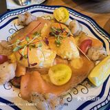 金鼎店没有巴西莓碗，沙拉里最出彩的是烤土豆