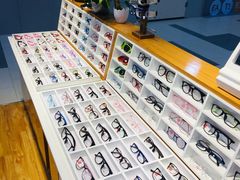 -MiRi眼镜连锁·蔡司·尼康控优点合作店(莘庄店)