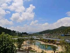 -腾冲洞山温泉村