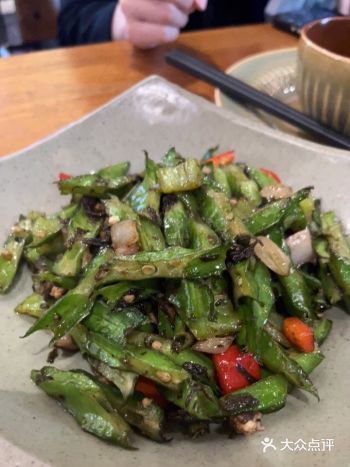 这家餐厅环境很好，非常干净整洁，食物不仅外形美观