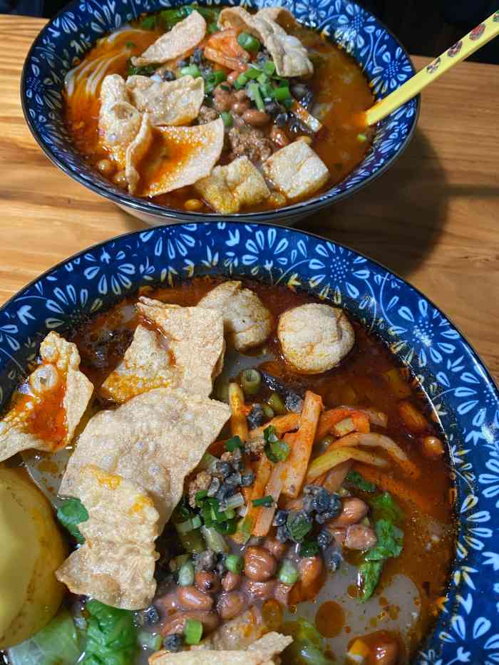 螺貂蝉螺蛳粉(嘉定州桥老街一店)-"店面很小,却也布置蛮干净整洁.