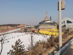 -采薇庄园四季滑雪场