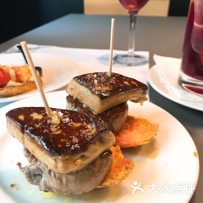 cerveceria catalana鹅肝牛肉图片 - 第1张