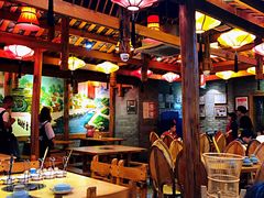 大堂-野山舂·贵州现舂酸汤火锅(鸿通城店)