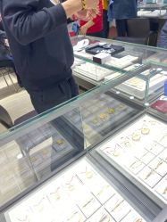 -周生生Chow Sang Sang(新世界店)