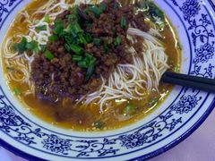 -渝之汇牛肉豌杂面