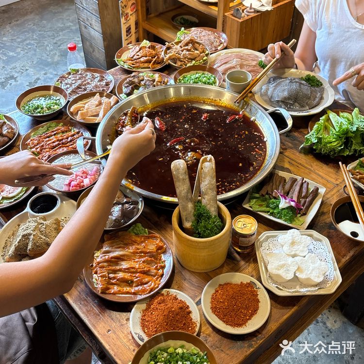 寻找成都不讲究环境只讲究味道的火锅店